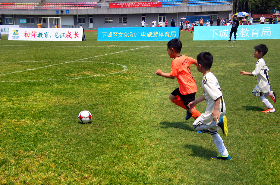 世界足坛八大华裔球星 112球射手携荷兰队长_体育_腾讯网